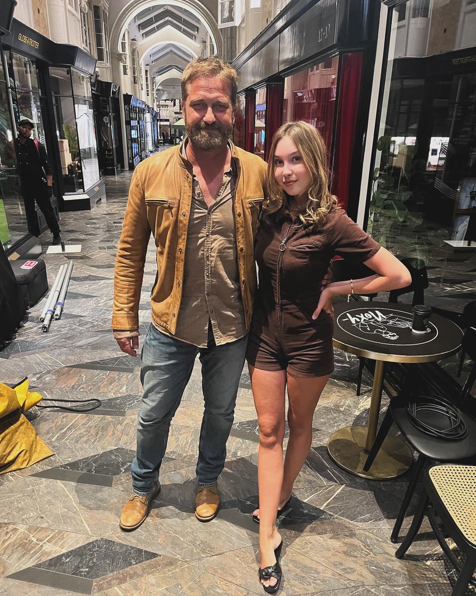 amietruemusic's tweet photo. Performing for Gerard Butler! @GerardButler at JEFF GARNER LONDON FASHION WEEK AW23. #londonfashionweek #london #fashion #fw #gerardbutler #lfw #aw23 https://t.co/FUHnclQGXh