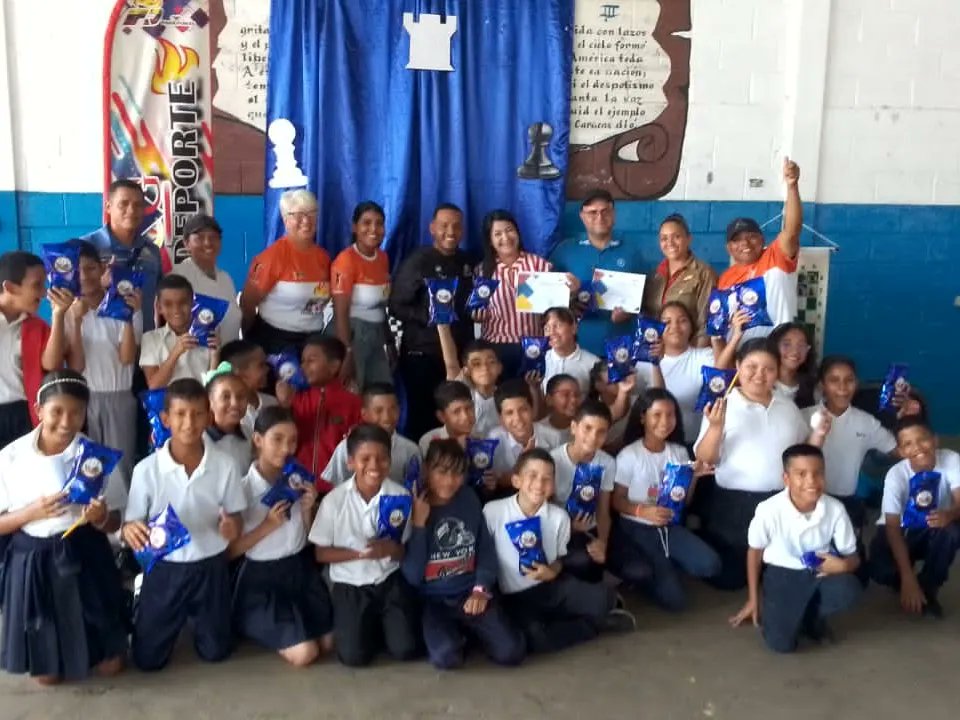 Con gran exito se realizó Máster Class de Ajedrez donde participaron niños y niñas en edades comprendidas de 9 a 11 años, donde aprendieron todo lo relacionado al inicio del ajedrez, movimiento de piezas, Jaque mate, entre otros.