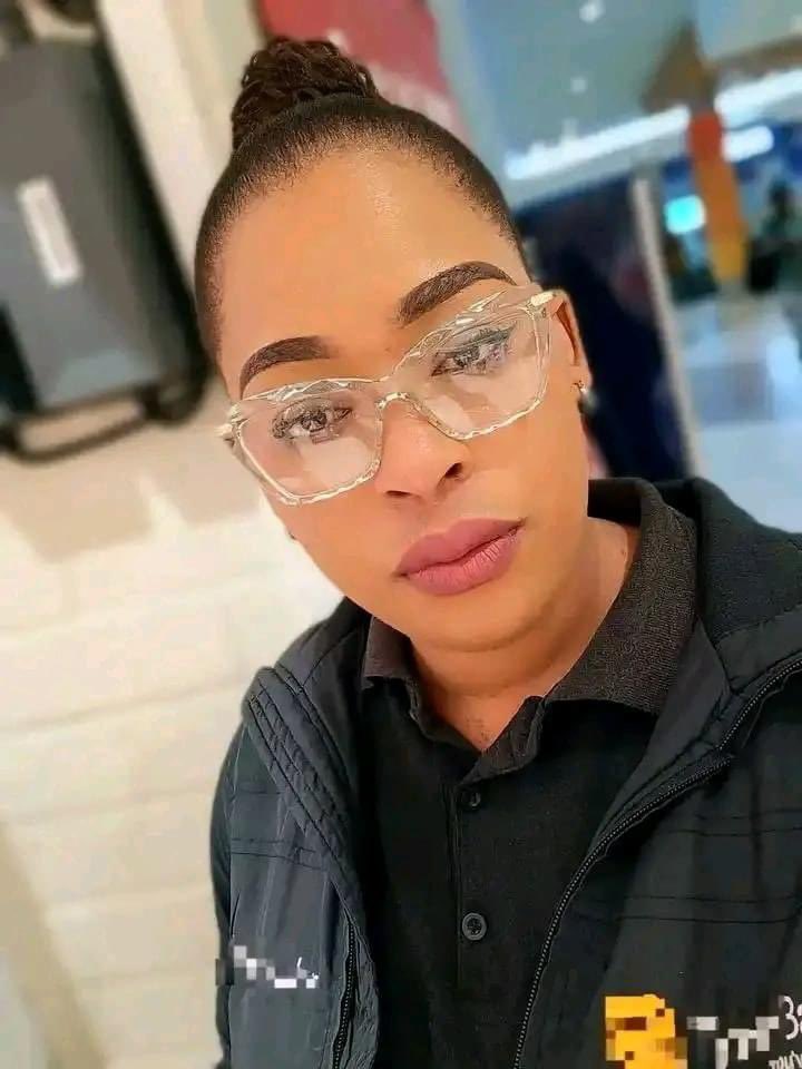 aminata_kasa's tweet photo. « Je m'appelle Anne-Marie , je suis mariée légalement. Malheureusement j'en ai marre de ce mariage, car je subis une violence conjugale à chaque fois que mon mari rentre ivre à la maison. Parfois j'ai pitié de mes enfants si je divorcer.. 

J'ai besoin de vos conseils qui pourraient m'aider à trouver une bonne solution.. »🙏🙏

   Non à la violence faite à la femme 

       AMINATA OEIL DU CHEF