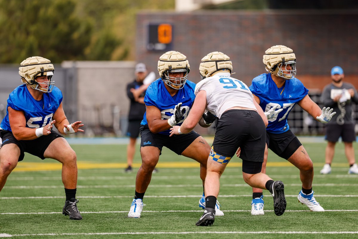 UCLAFootball's tweet image. Tomorrow, we practice under the lights! ✨

#DoMore