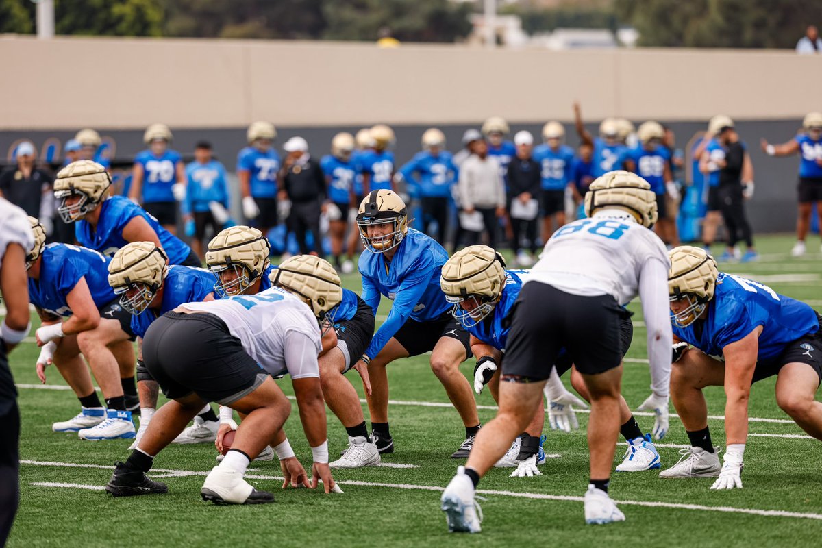 UCLAFootball's tweet image. Tomorrow, we practice under the lights! ✨

#DoMore