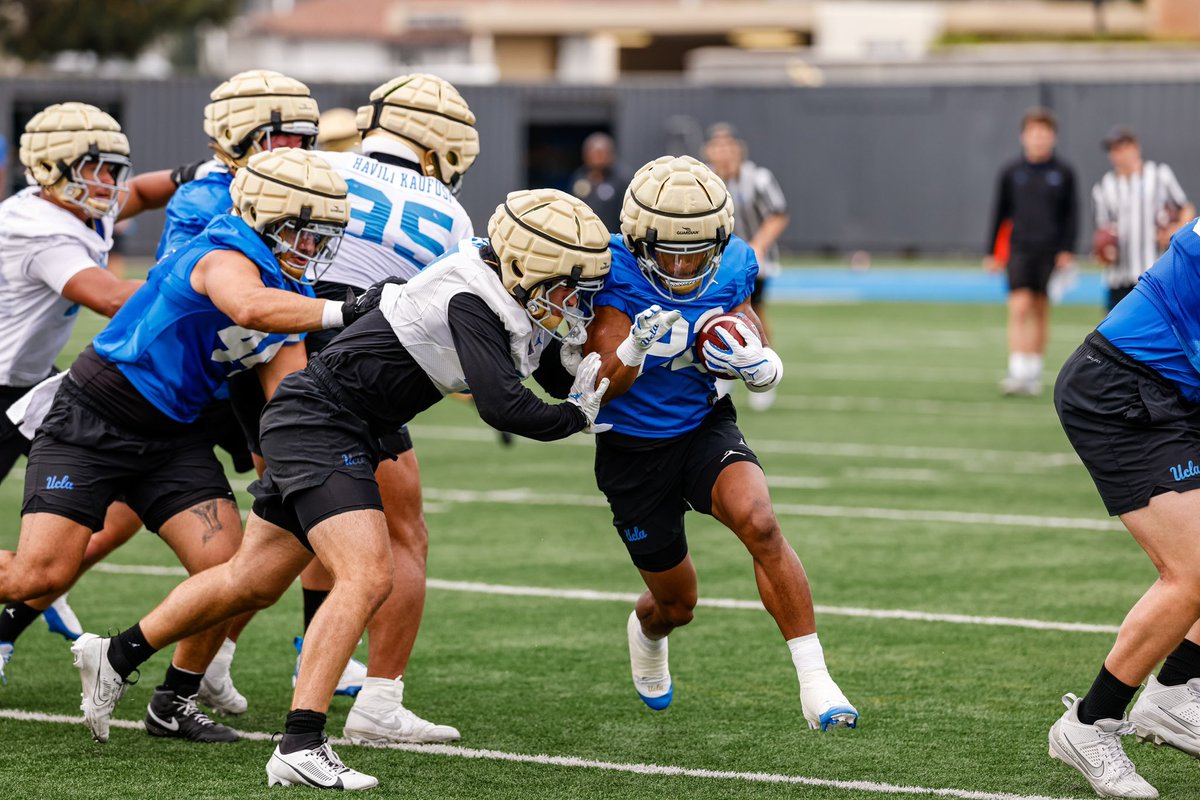 UCLAFootball's tweet image. Tomorrow, we practice under the lights! ✨

#DoMore