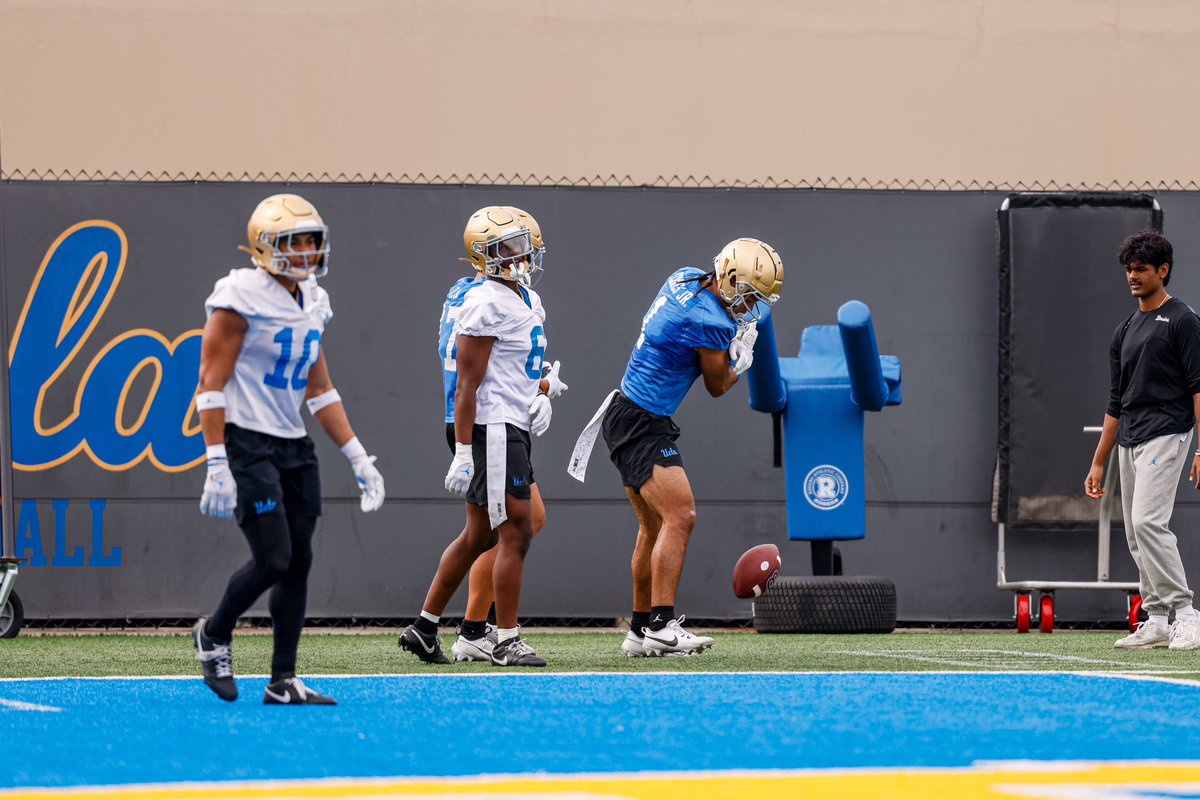 UCLAFootball's tweet image. Tomorrow, we practice under the lights! ✨

#DoMore