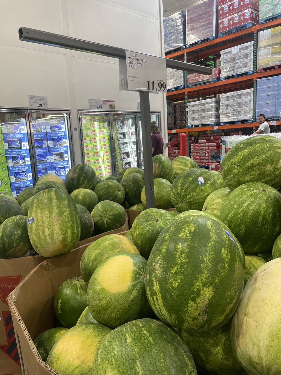 ChelseaLons12's tweet image. How in the actual hell is a watermelon 12 fucking dollars!!!!!! 😡😡 #inflation #corporategreed #killingthemiddleclass #LetsGoBrandon #KennedyShanahan2024