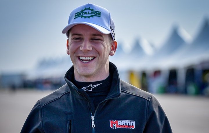 #TN // Pruebas en Rosario, donde <a href="/MartinChialvo/">Martín Chialvo</a> pudo girar con el Toyota Etios del equipo Robledo Competición y manifestaba lo siguiente.

<a href="/MartinChialvo/">Martín Chialvo</a> // "Fue un buen primer paso. Yo no conocía ni el auto ni el equipo y de a poquito nos fuimos acomodando".