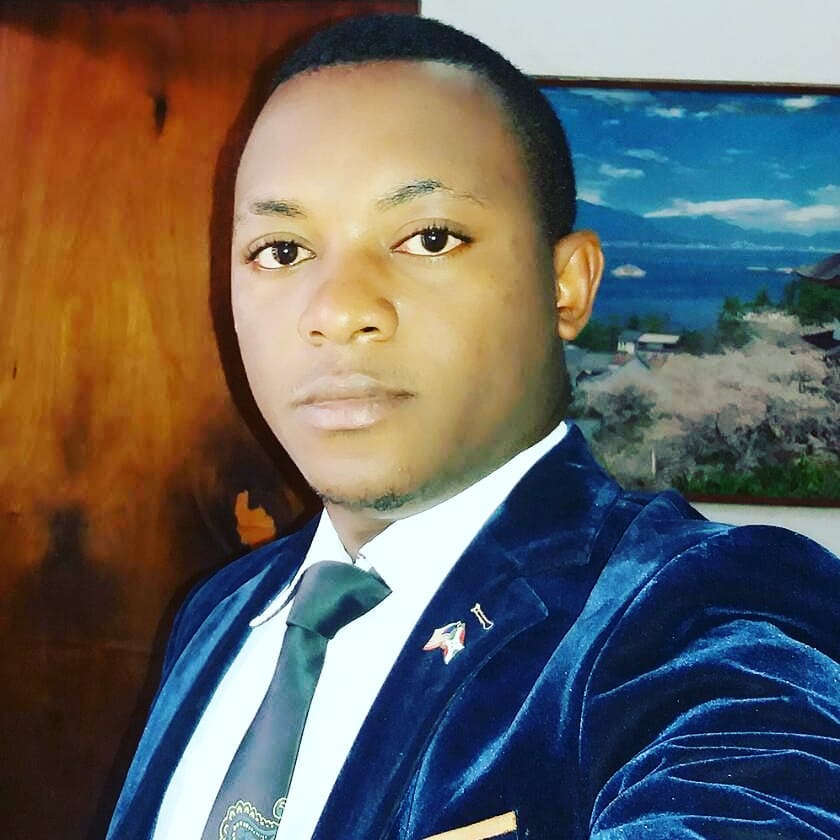 Patriote257's tweet photo. Il s'appelle Perry Saxe GATEKA, un Burundais. Après avoir créé avec succès un média social très célèbre connu sous le nom de #GASAPE, créant une télévision connue sous le nom de #HUMURIZA TV, Il a maintenant construit un hôtel de luxe connu sous le nom de JERUSALEM HOTEL . https://t.co/pZwpEKksnF