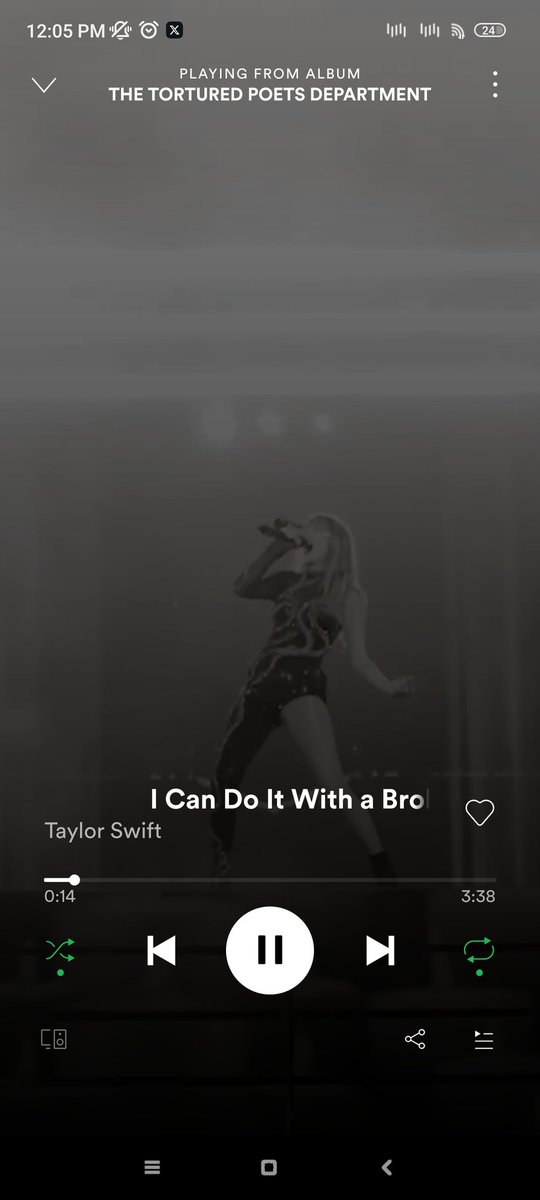HeyAdella's tweet photo. She had to do the eras tour with a broken heart 🥺 https://t.co/don74c0SQ0
