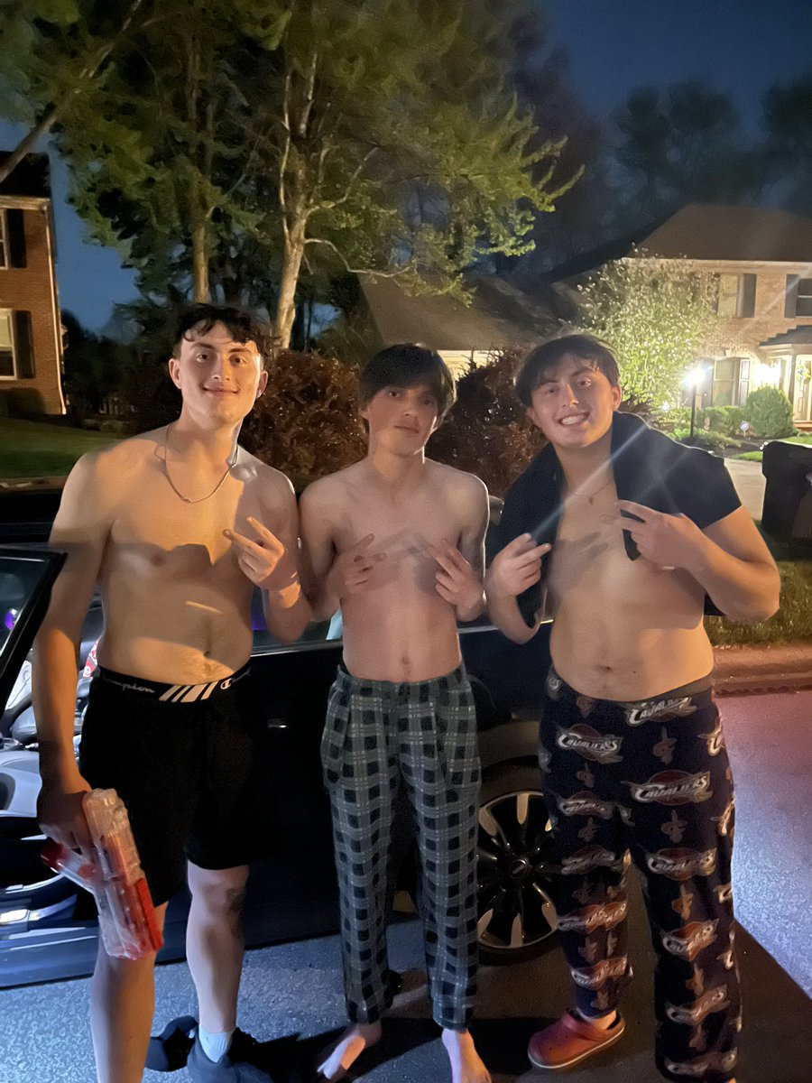 Greenfn513's tweet photo. Ball sack showing and dick out can’t stop GREEN FN !!! , pussy boy stock in car will see how long the night get’s 🤡🤣🤣🤣 @dartwarz2024 @predatorxgoons https://t.co/x5mjQMpRuK