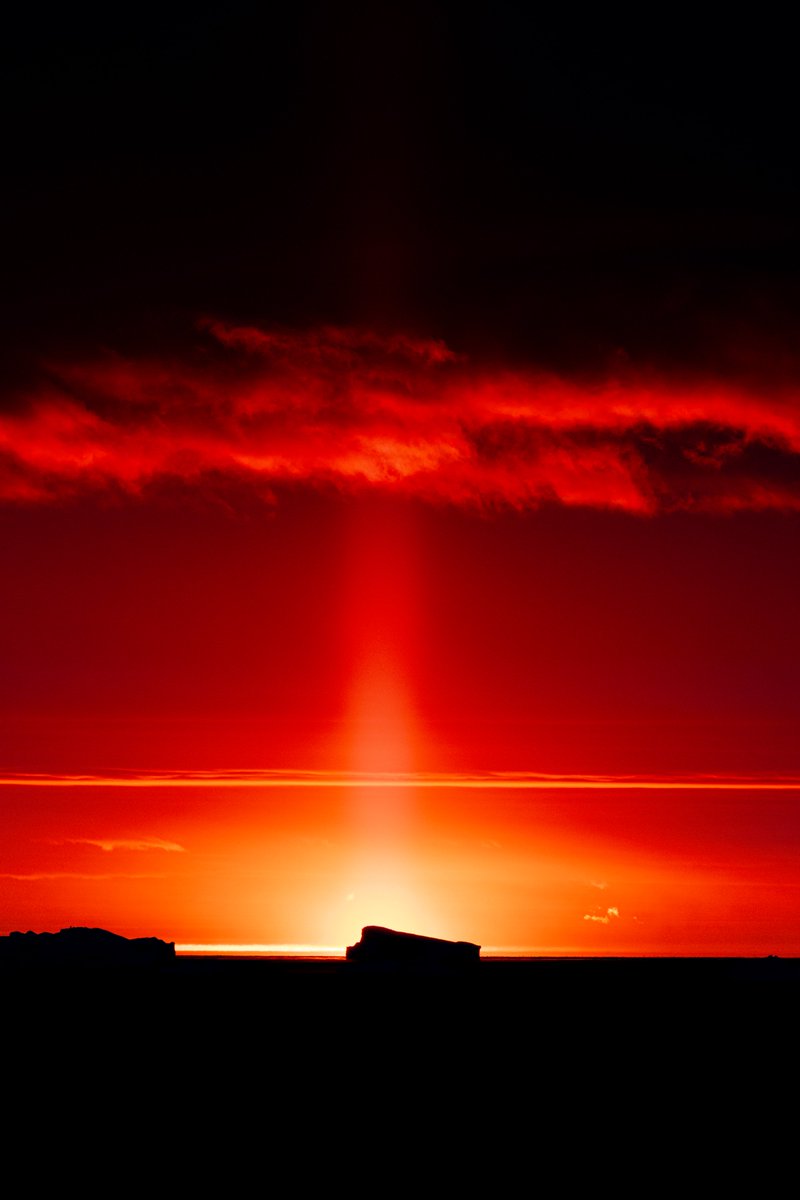 Have you seen a solar pillar before? The phenomenon is created by the reflection of light from tiny ice crystals suspended or falling through a very cold atmosphere. This one was seen from Davis research station recently. 📷 Jared McGhie