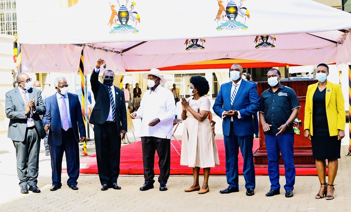 Proud to be part of history @H.E ⁦@KagutaMuseveni⁩ commissions the Supreme & Court of Appeal twin towers, at Buganda Road. H.E⁦⁩ also handed over the Keys of the Kayola Couch that he donated to Judiciary. ⁦⁦@STIsecretariat⁩ @PCF_Uganda ⁦⁦@KiiraMotors⁩