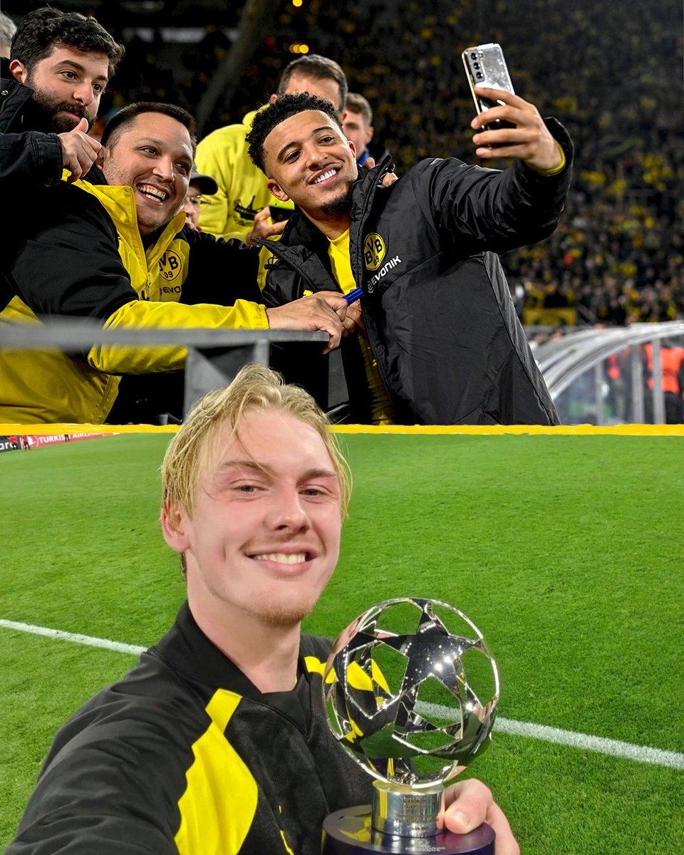 🤳😁 It's all fun and games for our boy Jadon Sancho...