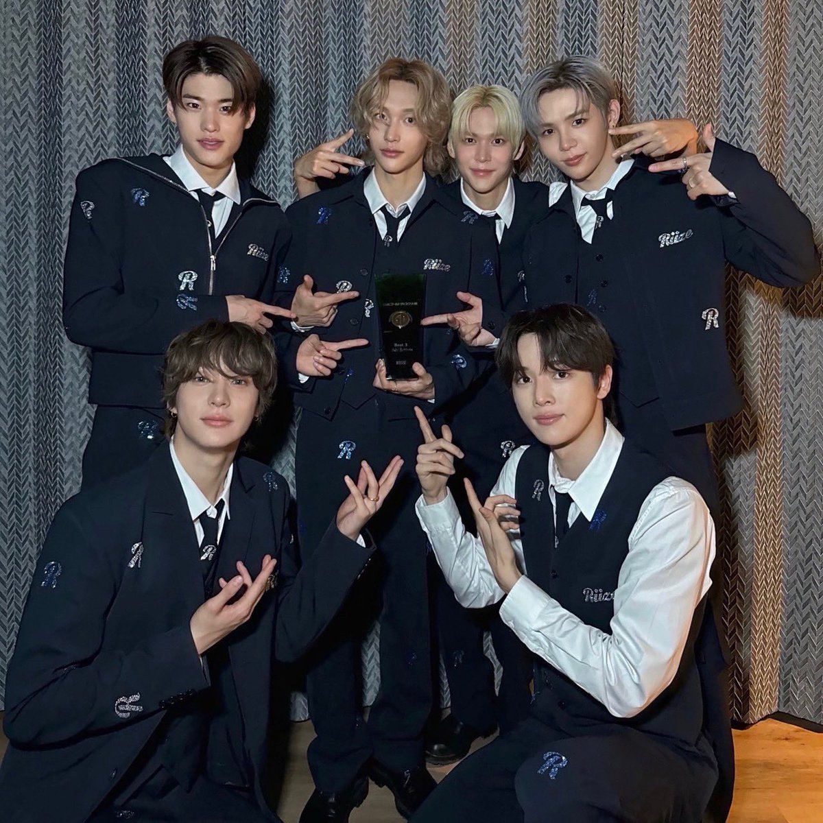 「第38回 #日本ゴールドディスク大賞」にて、RIIZEがアジア部門“Best 3 new artists”に選出👏

トロフィーが届きました🏆
皆様いつもありがとうございます！

golddisc.jp/award/38/best-…

#RIIZE #라이즈 #RISEandREALIZE 
#GD大賞 #TheJapanGoldDiscAward2024