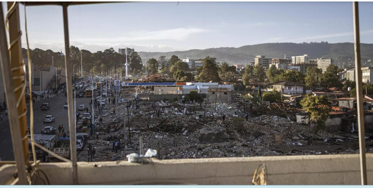 #Ethiopians mourn the destruction of historic #Piassa district. #Addis Ababa (AFP) – “ማንም ጭቃ ያቦካውን” በማለት አጭበርባሪው ነውረኛ ፣ የበሻሻ ደላላ #አብይአህመድ ያፌዘበት በፒያሳ የተፈጸመው የቤቶችና የቅርስ ውድመት። ብዙ ሺዎች መፈናቀልና የቅርሶች