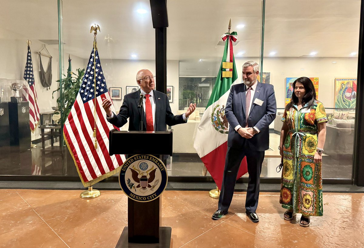 USAmbMex tweet picture