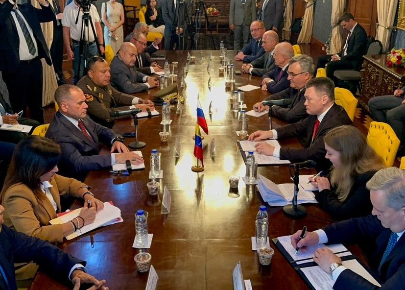 MijpVzla's tweet photo. ¡ENCUENTRO HISTÓRICO! 🇷🇺🇻🇪

Desde La Casa Amarilla en Caracas, este jueves #18ABR, el Vpdte. Sectorial AJ. @CeballosIchaso1, sostuvo un encuentro con el Fiscal General de la Federación de Rusia, Igor Krasnov, a fin fortalecer relaciones bilaterales.

#BloqueoCero https://t.co/TVDsOrjrpH