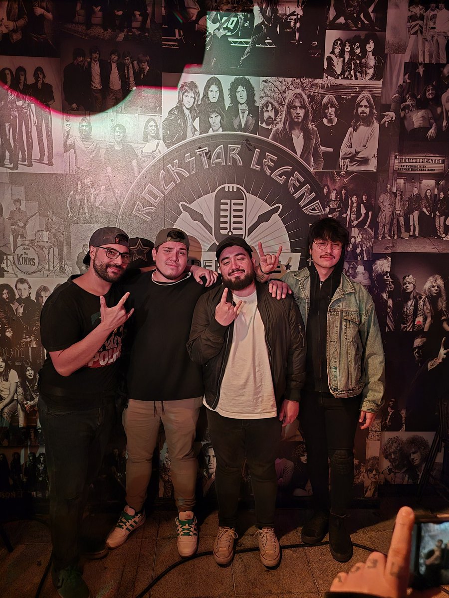 Show espectacular junto a nuestros amigos de Lara y Géminis en Bar RBX Santiago