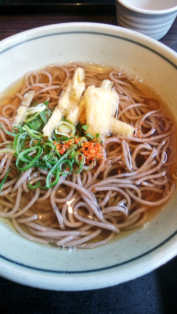 ランチタイム～🍴 今日はシンプルにお蕎麦🍜😋🎶 午後からもファイト👊‼️