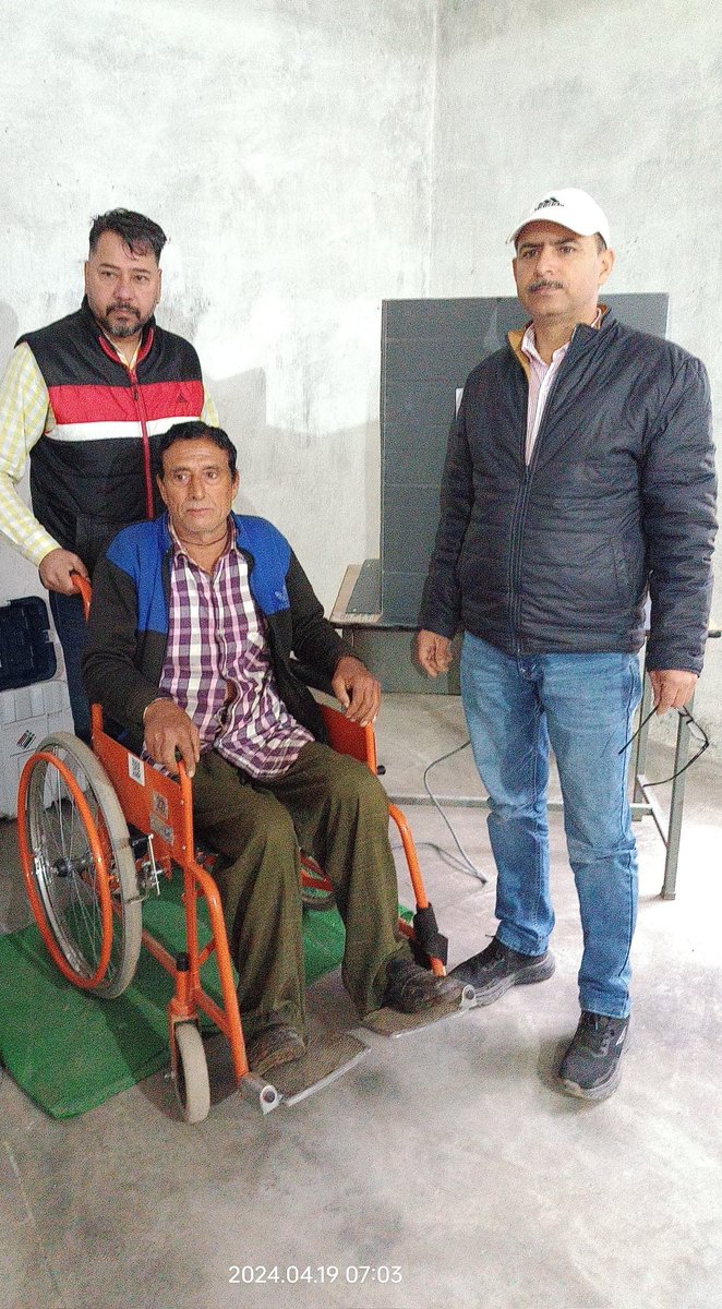 Example of responsibility, made at PS No 109, Lachman Nagar! Gyan Chand, aged 60, proudly cast the first PwD vote at 7:01 AM. Every vote counts, every voice matters. #PWDVote #ElectionDay 🗳️
@ECISVEEP @SpokespersonECI @Rameshkumarias @BaseerUlHaqIAS @diprjk @DDNational