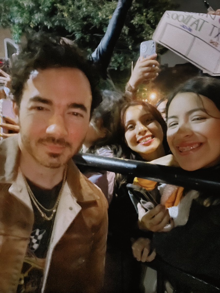 mlyinlove's tweet photo. los jonas se tomaron foto conmigo 🥺❤️‍🔥 https://t.co/Ynb14mh6mN