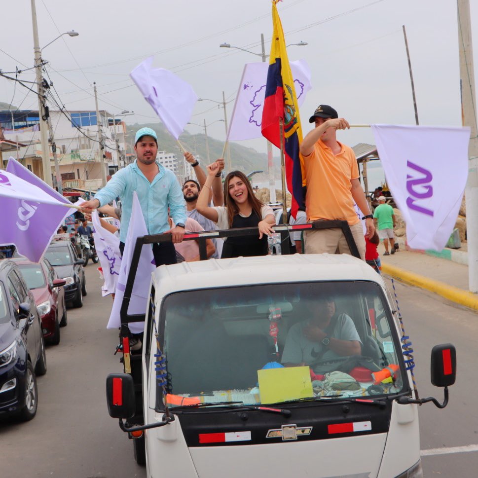 ValenCenteno's tweet photo. ¡Gracias Manabí! Diremos SÍ por nuestro PAÍS 🇪🇨💪🏼

#11vecessi #DileSiAlNuevoEcuador https://t.co/dE7Xyq1pKp
