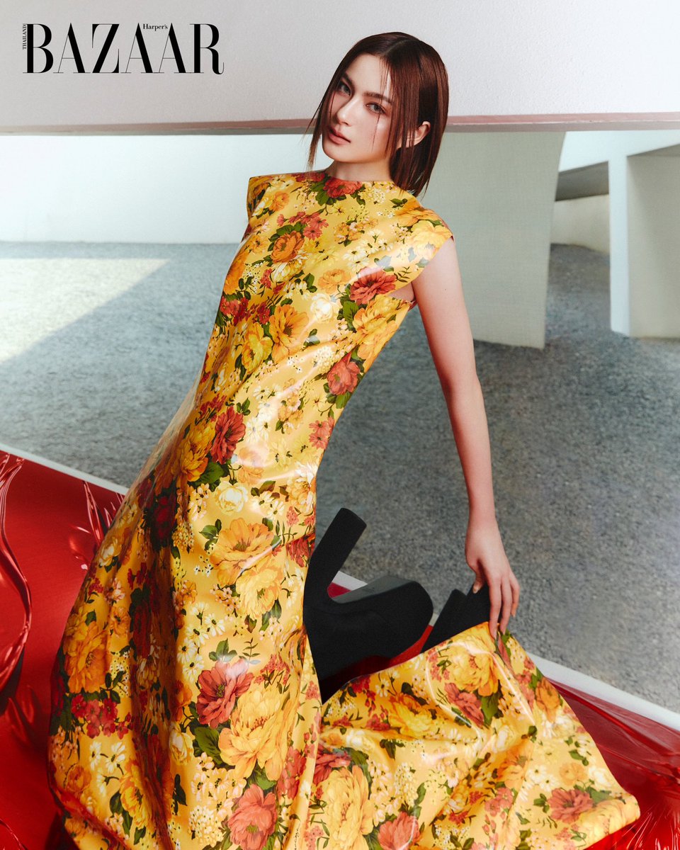 bazaarthailand's tweet photo. #BAZAARThecover “ถามว่าถ้ามีคนมาตำหนิเรา เราก็ต้องรู้สึกเป็นธรรมดา แต่เราก็ต้องถามตัวเองว่าเราเป็นอย่างนั้นหรือเปล่า แน่นอนว่าอะไรที่ไม่ใช่เรื่องจริง เราก็จะไม่ไปคิดตรงนั้น และพรีมเป็นคนที่ก่อนจะลงมือทำอะไรก็ตาม เราก็ต้องคิดก่อนที่จะทำอยู่เสมอ”
#BAZAARThailandXPrimiily https://t.co/9rymhqeJFB