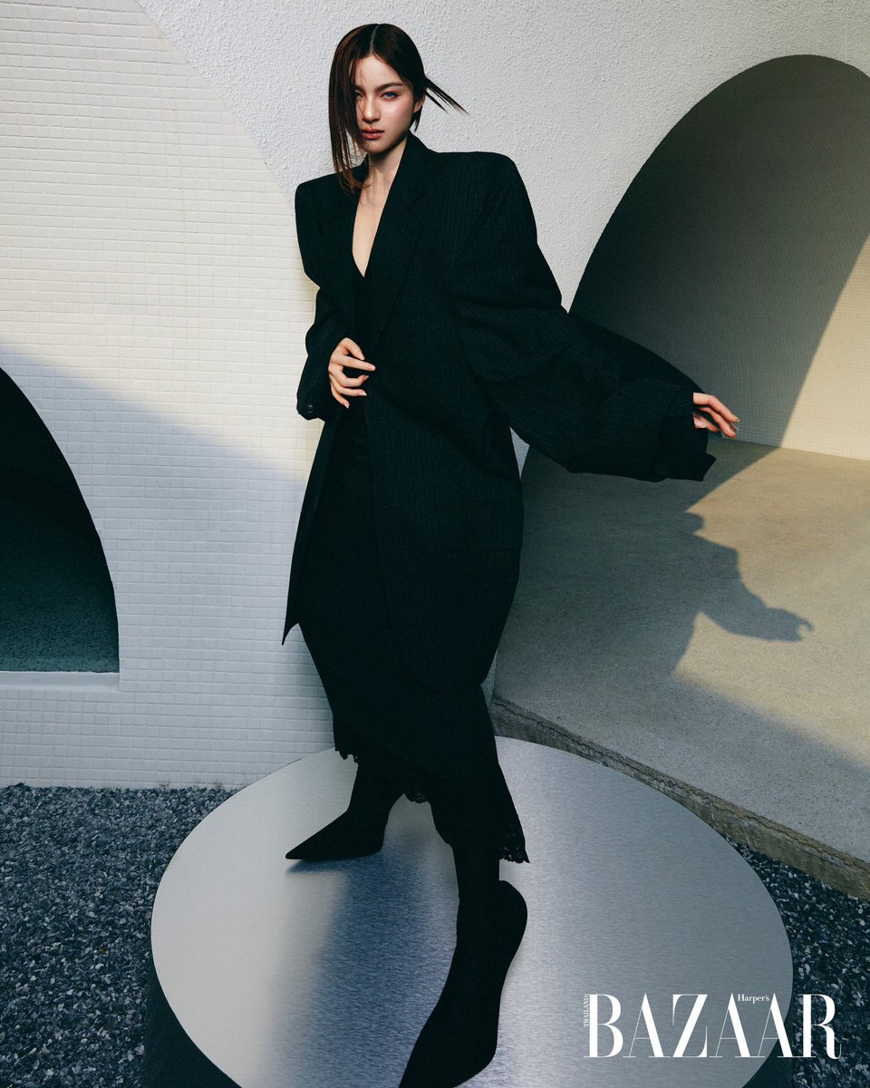 bazaarthailand's tweet photo. #BAZAARThecover “ถามว่าถ้ามีคนมาตำหนิเรา เราก็ต้องรู้สึกเป็นธรรมดา แต่เราก็ต้องถามตัวเองว่าเราเป็นอย่างนั้นหรือเปล่า แน่นอนว่าอะไรที่ไม่ใช่เรื่องจริง เราก็จะไม่ไปคิดตรงนั้น และพรีมเป็นคนที่ก่อนจะลงมือทำอะไรก็ตาม เราก็ต้องคิดก่อนที่จะทำอยู่เสมอ”
#BAZAARThailandXPrimiily https://t.co/9rymhqeJFB