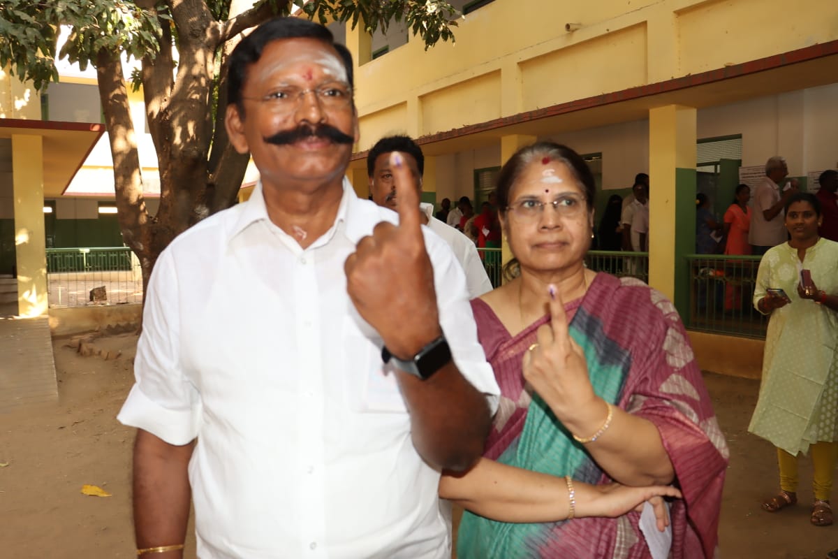Salem DMK Candidate T.M. Selvaganapathy cast his vote in Gandhi Road

#CastYourVote #VoteForINDIA #Vote4INDIA #LokSabhaElection2024 #GeneralElections2024 #Salem #DMK #TMS