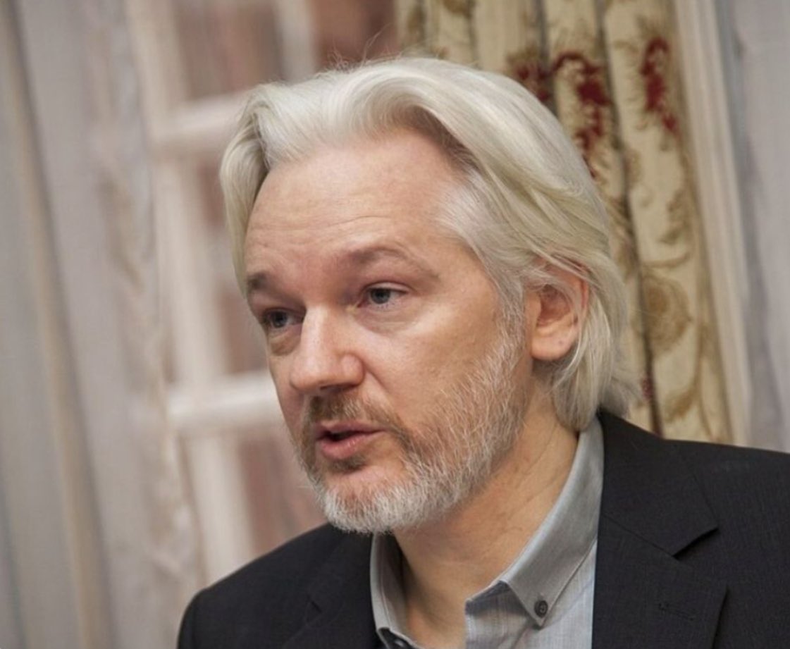 « Ce n’est pas à l’Etat de savoir tout de ses citoyens, mais aux citoyens de savoir tout de l’Etat » — Julian Assange