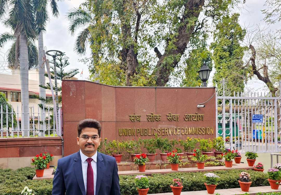 png_ias's tweet photo. The D-day pic clicked on the day of Personality Test outside the Dholpur House will always be part of my core memory till end. 

📍UPSC Bhawan, New Delhi
🗓️ 5th March 2024 https://t.co/bM4hDTK1SE