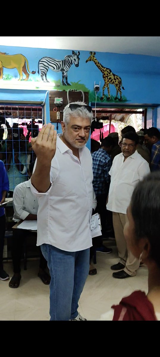 Proper Citizen AK. #AjithKumar • #VidaaMuyarchi