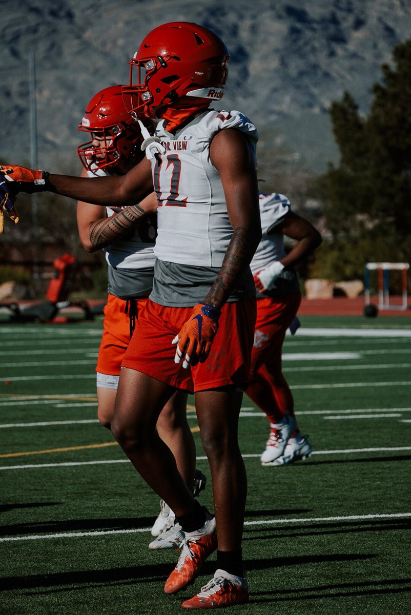 DamienDixonjr12's tweet photo. Definitely glad to be back balling with my main guys!!!! Spring Ball in session, i’m comin ❕❕@NFsoCrucial @Nodogsdown_JDW @CoachBanks13 @EWUCoach_Bruce @__coachclark @CoachDanLanning @vsunseri3 #FOREVERDEVON💙 https://t.co/UZ4iOK4iSQ