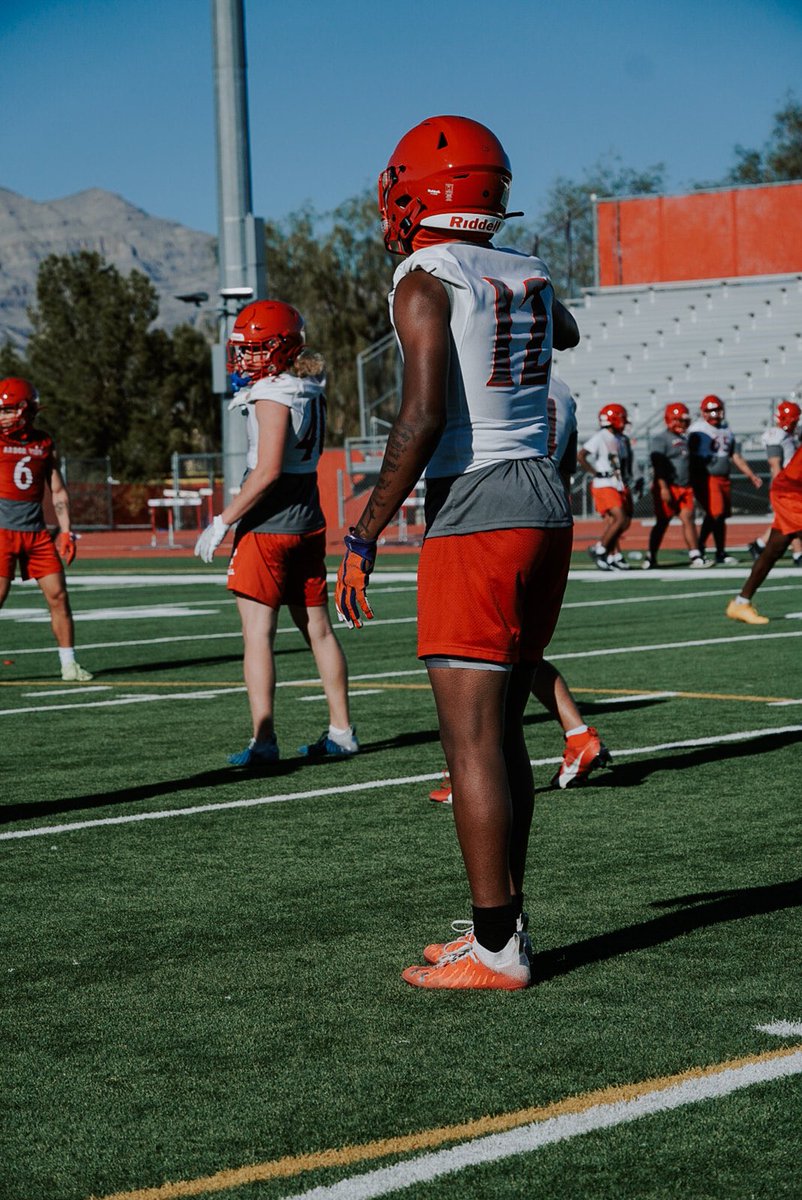 DamienDixonjr12's tweet photo. Definitely glad to be back balling with my main guys!!!! Spring Ball in session, i’m comin ❕❕@NFsoCrucial @Nodogsdown_JDW @CoachBanks13 @EWUCoach_Bruce @__coachclark @CoachDanLanning @vsunseri3 #FOREVERDEVON💙 https://t.co/UZ4iOK4iSQ