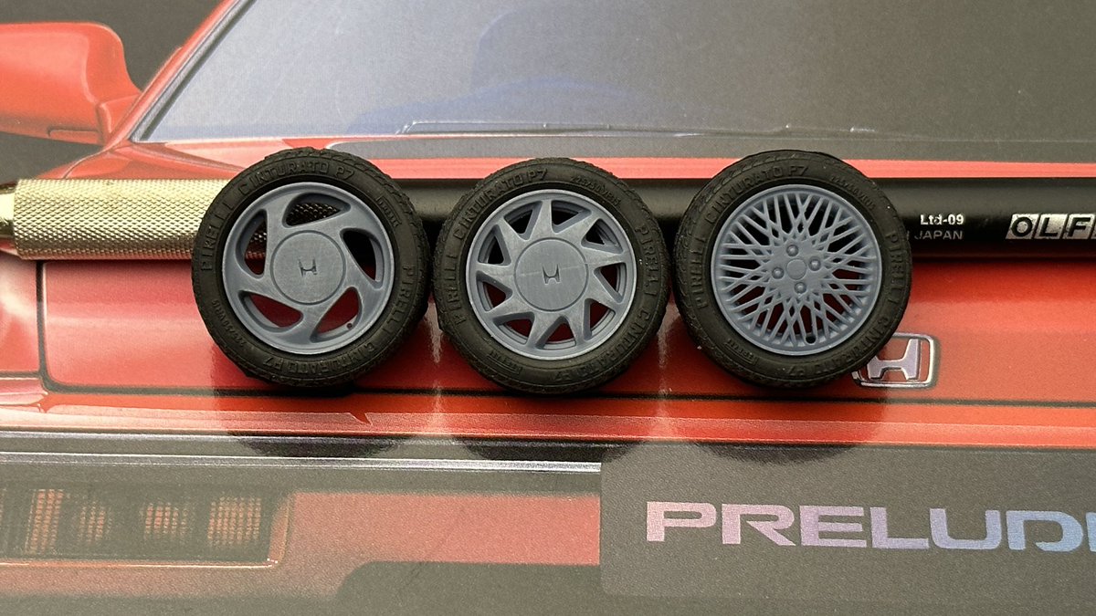 f2_design's tweet photo. フジミプレリュード改造お助けセット。
尻下がりトランクのプロポーションの修正。テールガーニッシュの目立つダボピンを無くしたパーツをはじめ、後期型バンパー・リアレンズ、ホイール各種、ダウンサス、サンルーフレール、ATレバー。そして目玉はインクス改造お助けセット。 https://t.co/e3rUcw693e
