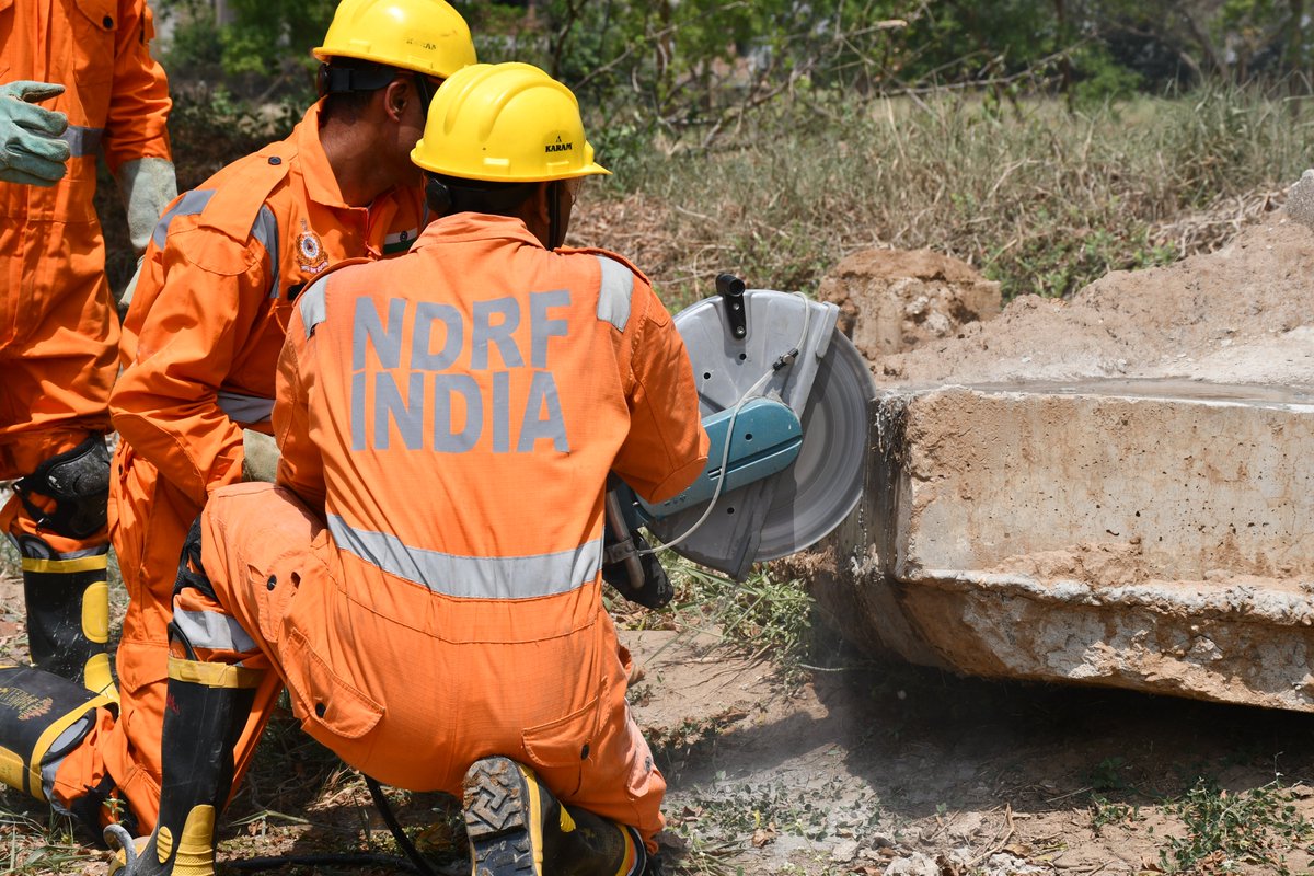 09NDRF's tweet image. “Perfect practice makes perfect.” #ndrf4U #CSSR @ndmaindia @NDRFHQ