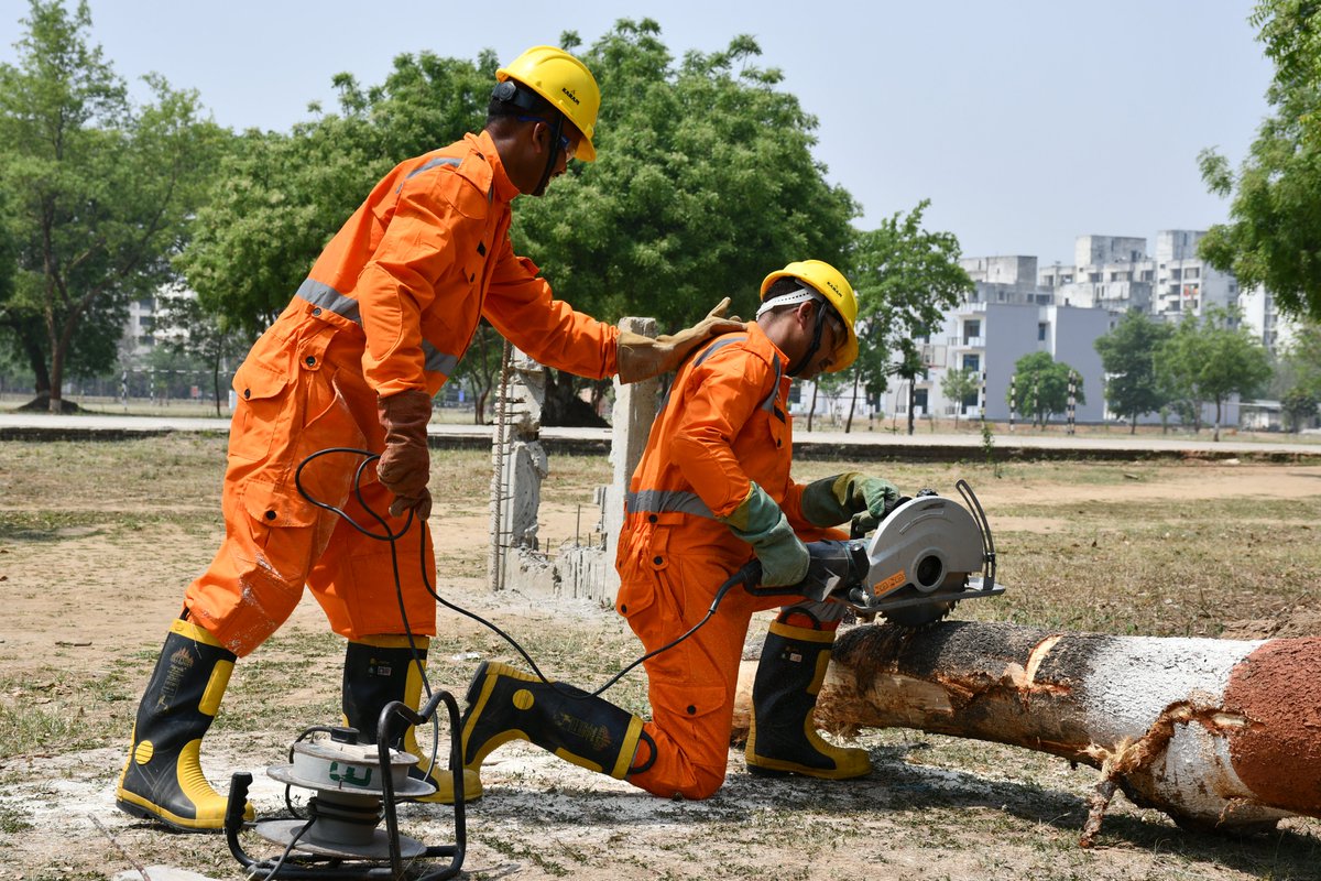 09NDRF's tweet image. “Perfect practice makes perfect.” #ndrf4U #CSSR @ndmaindia @NDRFHQ