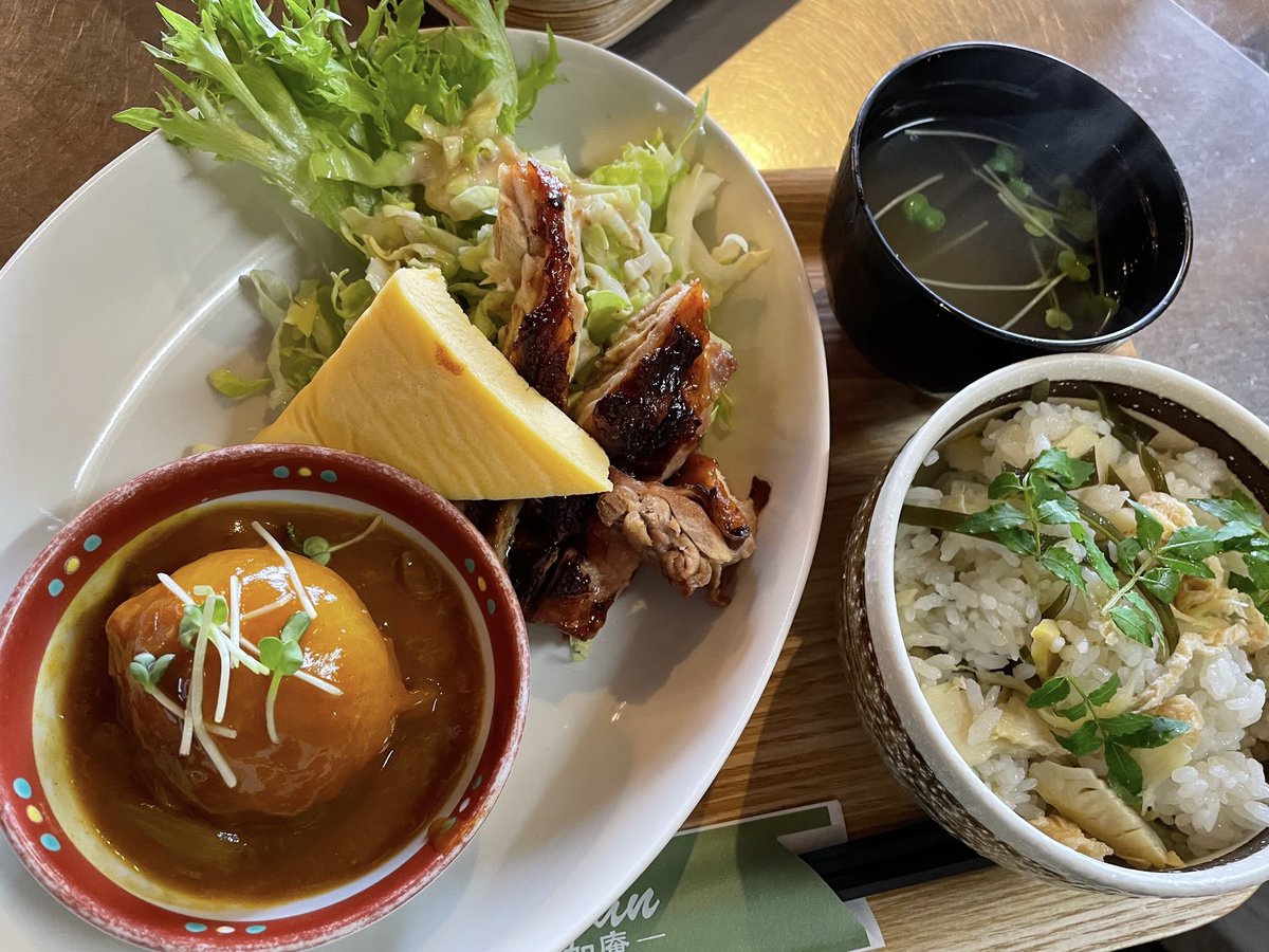 cafejoaaaaan's tweet photo. こんにちは☺︎
本日も元気に営業中です

4月19日(金)
本日の日替りワンボウル¥800

たけのこご飯
チキンの照り焼き
新玉ねぎのカレー煮

プラス¥100円でお飲み物お付けできます！

みなさまのご来店お待ちしております♡

#如庵　#いなべ　#阿下喜 https://t.co/IWaXzuREqM