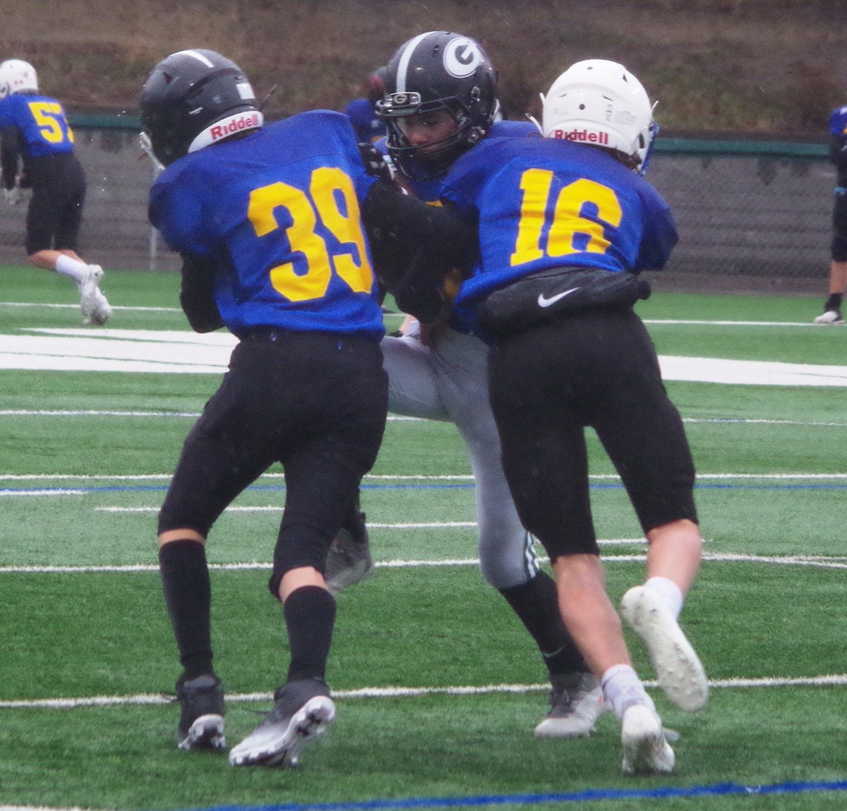 Before the snow came, Saskatoon Minor Football Field was the site of @SMF_2002’s ID camp for its North Sask Academy in the under-16 age group. In this drill, players worked on running back kicks and tackling on kick returns. #GordieHoweSports. #PrideofHome. #Wearefamily. #Yxe.