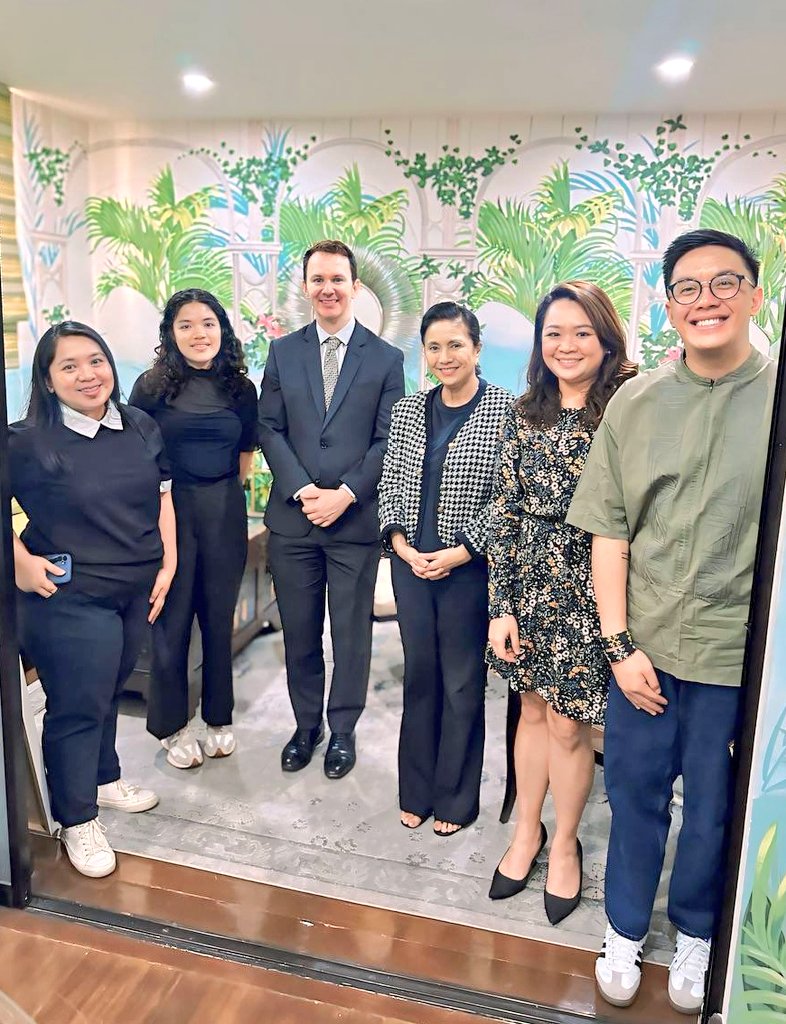 It was an honour to visit <a href="/angatbuhay_ph/">Angat Buhay</a> and to meet former Vice President <a href="/lenirobredo/">Leni Robredo</a> - great discussions on our shared interests in strengthening civil society and supporting local good governance initiatives <a href="/ukinphilippines/">British Embassy Manila 🇬🇧🇵🇭</a> 🇬🇧🇵🇭