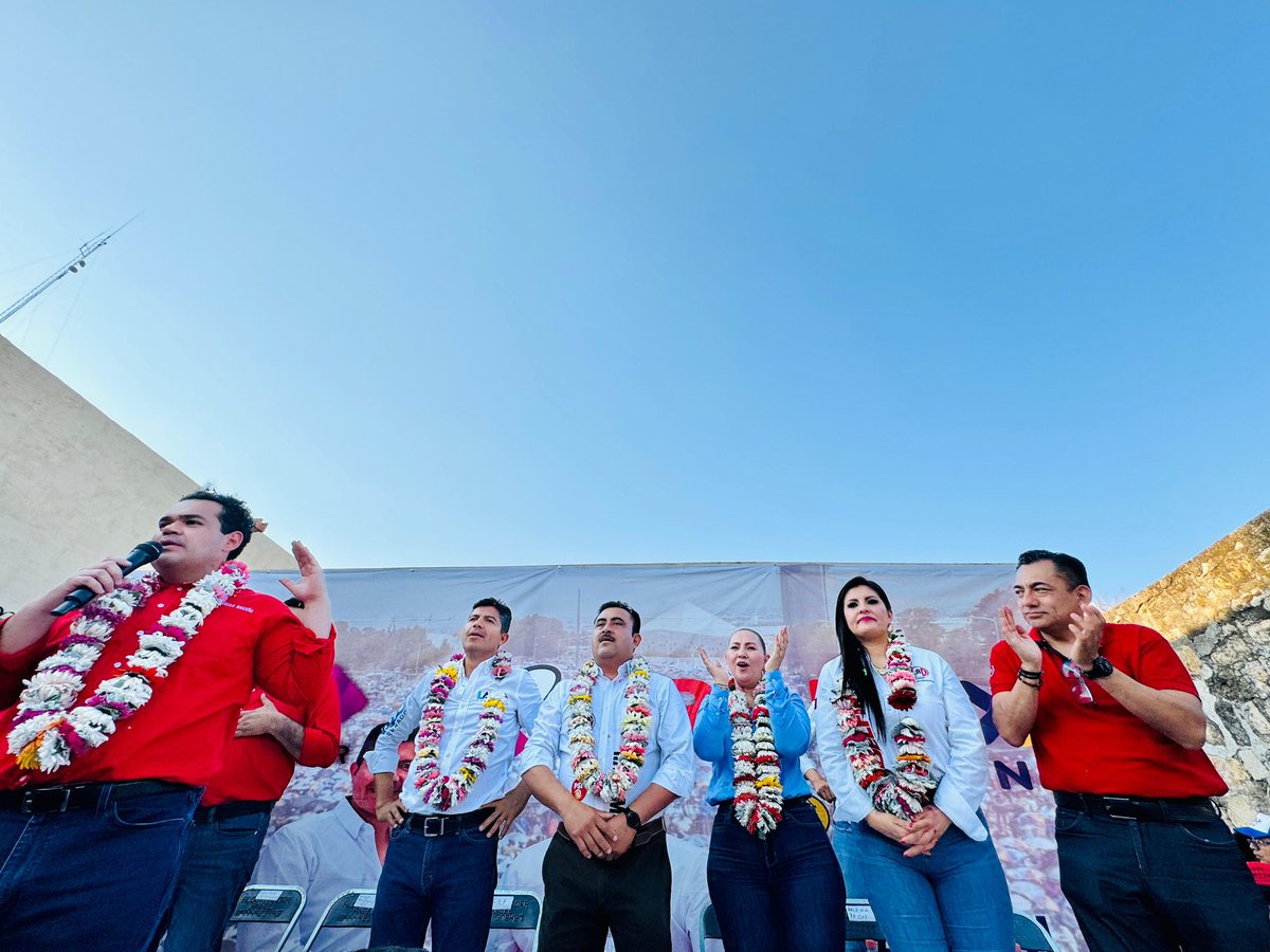 DelfinaPozosV's tweet photo. En #Huaquechula y en todo Puebla ganaremos con los mejores candidatos, @NestorCamarillo Senador, @eduardorivera01 Gobernador, Raúl Marín, candidato a Presidente Municipal de Huaquechula y Leonor Popocatl, candidata a Diputada Federal de Atlixco. https://t.co/lhjNeEcfuY