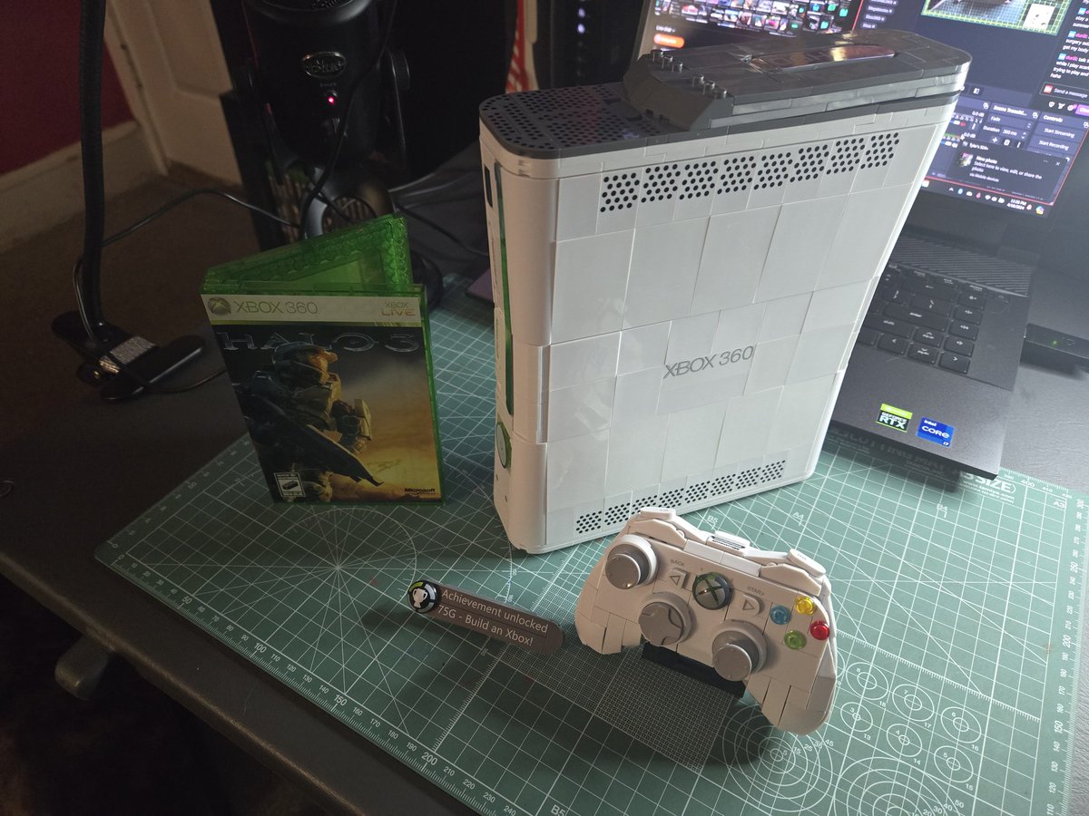 _Tiggidy's tweet image. Finished my #megablocks #xbox360 build it came out really well and a highly detailed interior that lights up too and, of course, comes with a copy of the GOATed game #Halo3