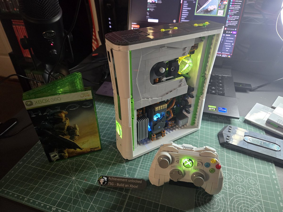 _Tiggidy's tweet image. Finished my #megablocks #xbox360 build it came out really well and a highly detailed interior that lights up too and, of course, comes with a copy of the GOATed game #Halo3