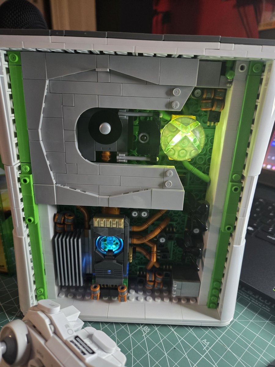 _Tiggidy's tweet image. Finished my #megablocks #xbox360 build it came out really well and a highly detailed interior that lights up too and, of course, comes with a copy of the GOATed game #Halo3