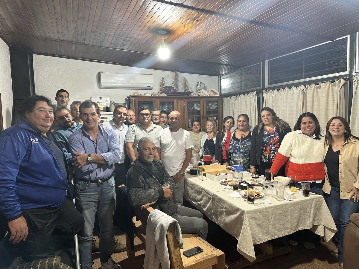 elenalancaster_'s tweet photo. Reunión de planificación de la @Lista_33 con parte del equipo de la Ciudad 18 de Mayo de cara a las elecciones internas. Vamos con todo 💪💪💪 https://t.co/Iy33pKyxwt
