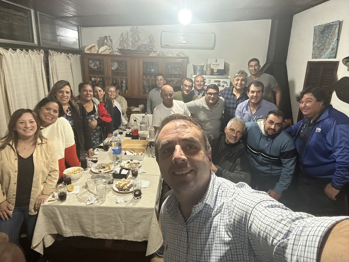 elenalancaster_'s tweet photo. Reunión de planificación de la @Lista_33 con parte del equipo de la Ciudad 18 de Mayo de cara a las elecciones internas. Vamos con todo 💪💪💪 https://t.co/Iy33pKyxwt