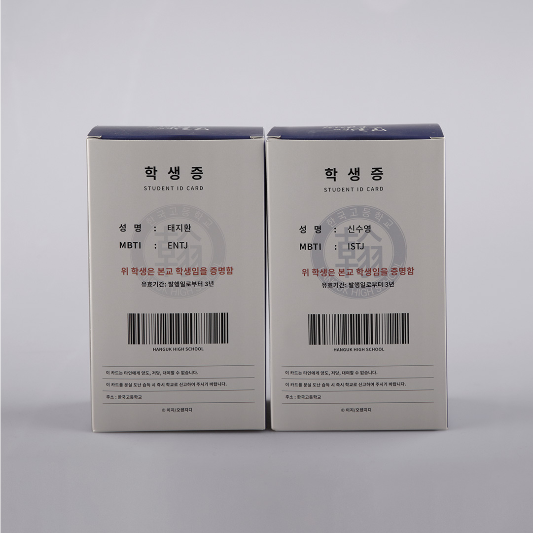 goods_bee's tweet image. #모호함의언저리 X 굿즈비

10cm 봉제인형의 패키지를 공개합니다🎉

지환·수영 봉제인형은
한국고등학교 학생증 디자인의
패키지 박스에 담겨 배송됩니다🤍

인형과 패키지는 열심히 제작 중에 있으니
조금만 기다려주세요!