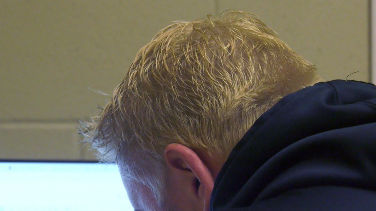 The Calgary U18 Buffaloes might just be proof positive that blondes have more fun – bleaching their hair before the playoffs. @CTVGCampbell has more. #yyc #calgary calgary.ctvnews.ca/video/c2906951…