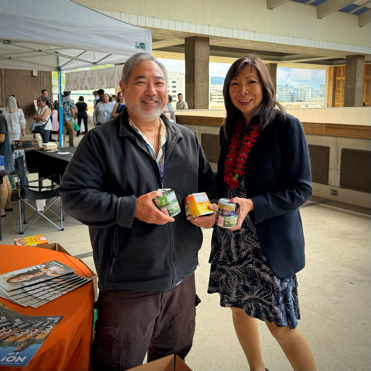 senjoydistrict2's tweet photo. It was a week of donating non-perishable goods and money at the State Capitol for the Hawai‘i Food Bank. From Governor Josh Green and ohana feeding the crowd for donations to Lt. Gov Sylvia Luke collecting goods and hosting food vendors to raise funds for the Hawai‘i Food Bank. https://t.co/xzk7ODuQAg