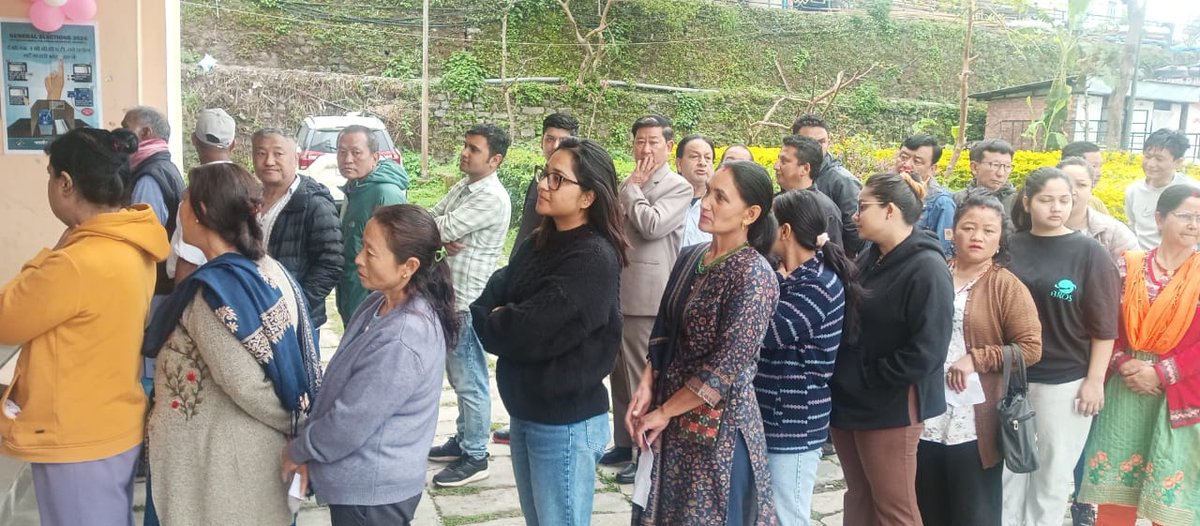 Voters waiting their turn at Gyalshing Bazer West Sikkim under Gyalshing Bermiok AC. #Sikkim voting for both Lok Sabha and Legislative Assembly seats today.(Photo: Madhu Sharma ) #MyVoteMyDuty #GoVote #GeneralElections2024. #ChunavKaParv #DeshKaGarv #LokSabhaElection2024