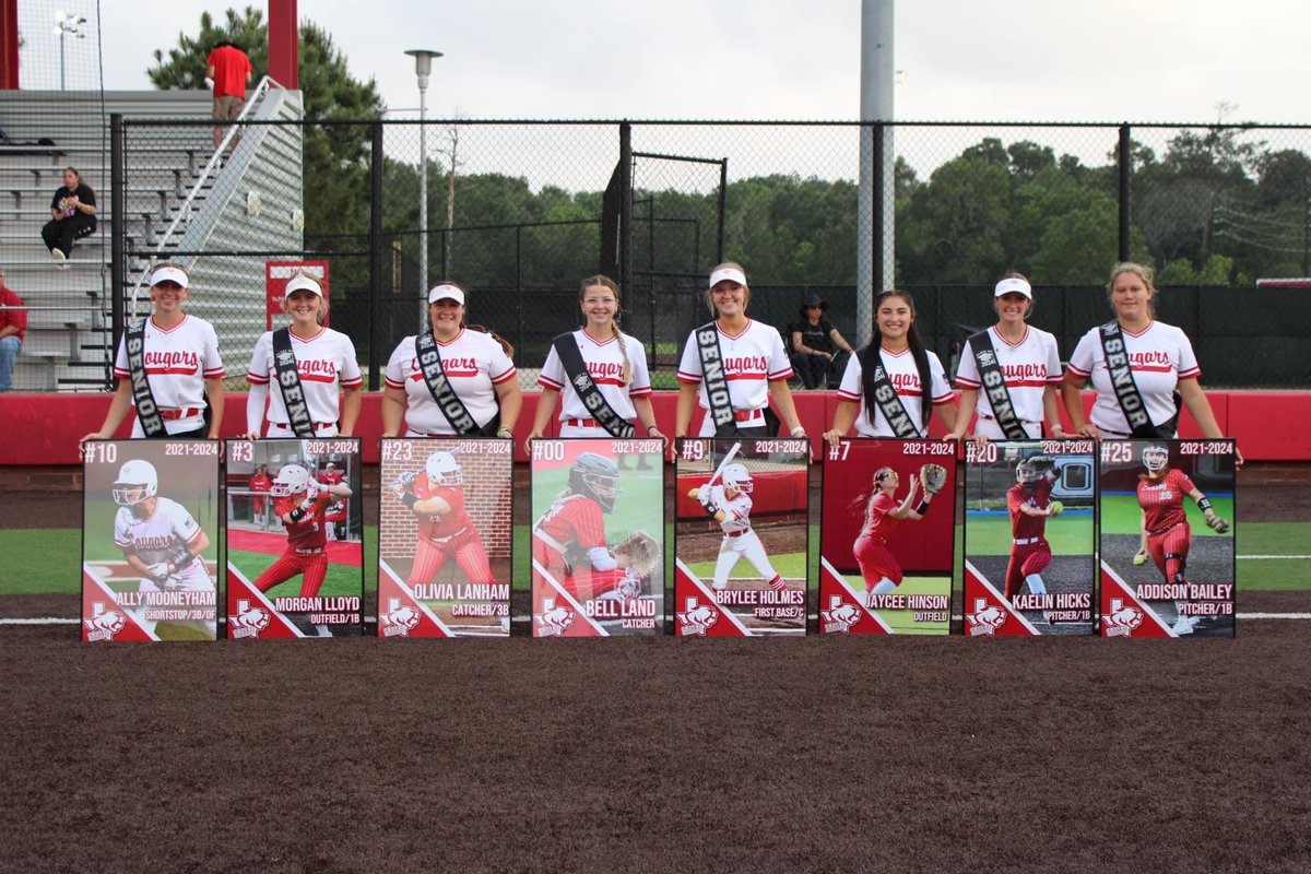 AddiBailey2024's tweet photo. Senior night the other day! Can’t wait to see what the future holds for us all! ❤️🥎 @mooneyhambomber @ABU_Softball https://t.co/5yFtNYqatH