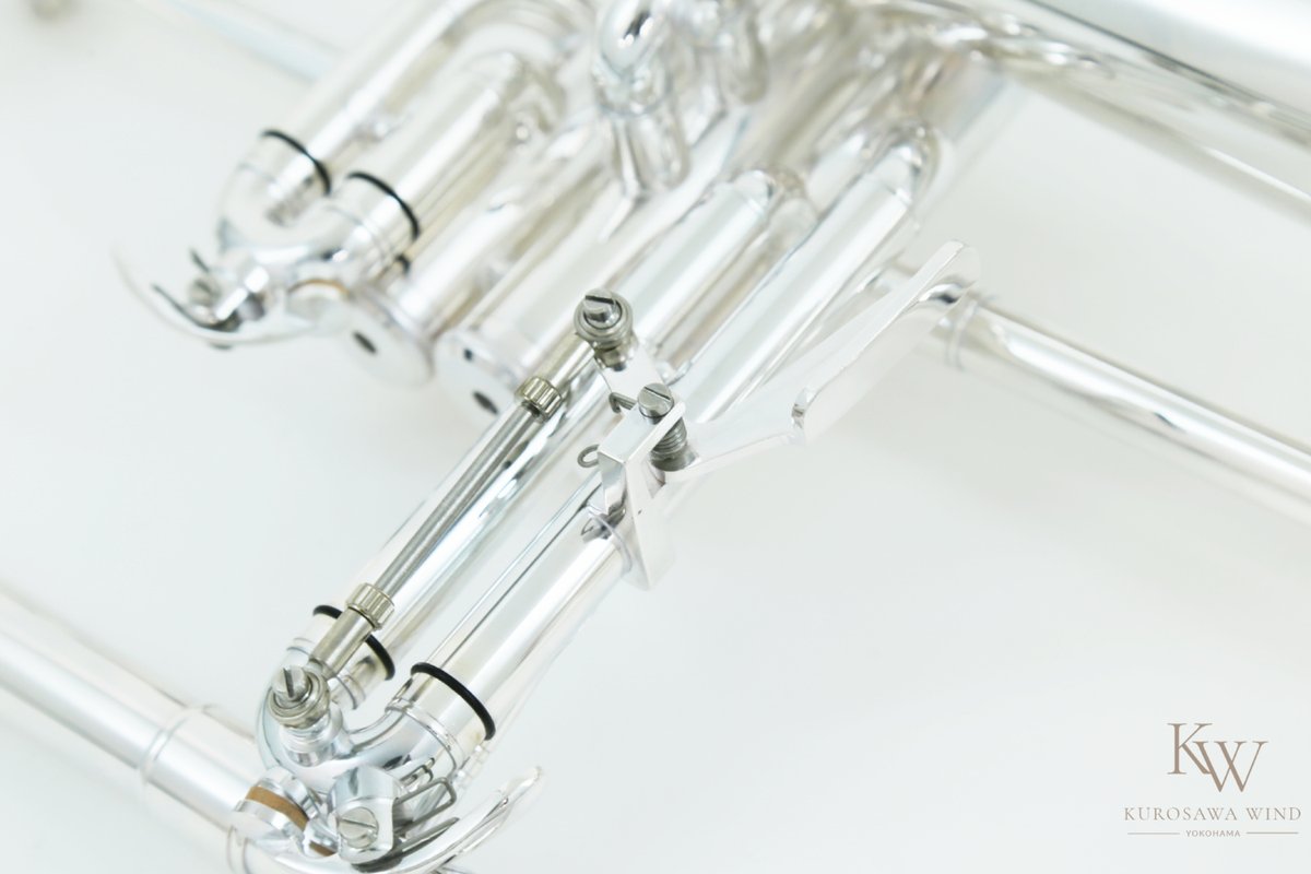 kurosawawind_YH's tweet photo. 《入門/持ち替えおススメ!》
【#JohnPacker JP175S(新品)】
先日のJP275SWモデルに引き続き、
こちらもご紹介✌️
シンプルでスタンダードなデザインながら、
コスパ抜群🤩
#吹奏楽 や #ビックバンド など幅広くお使いいただけます👍
#管楽器 #フリューゲル
#学バン #クロサワ #横浜 https://t.co/FXrnhpdEol